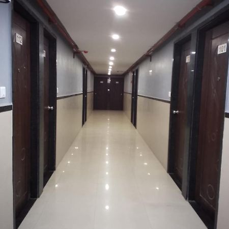 Infinity Rooms & Banquet Surat Eksteriør bilde