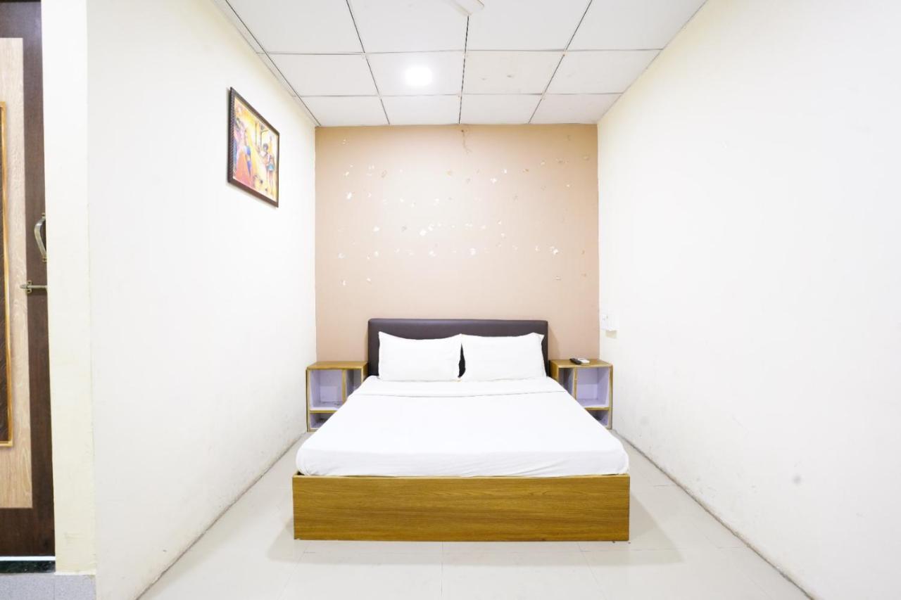 Infinity Rooms & Banquet Surat Eksteriør bilde