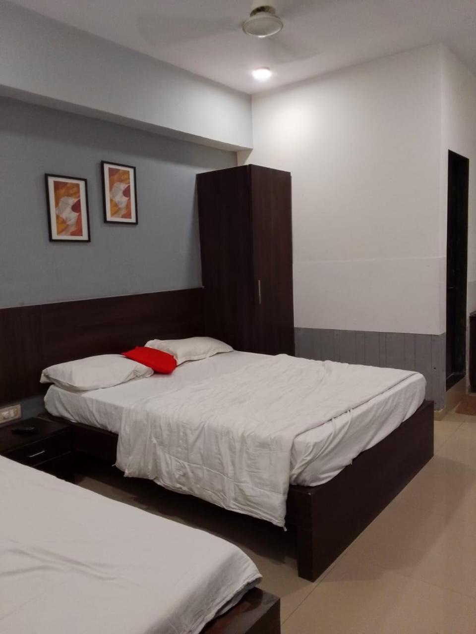 Infinity Rooms & Banquet Surat Eksteriør bilde